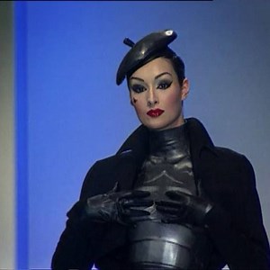 🔊✨🐜✨ The category is “Latex Couture” with phenomenal @ericavanbriel 💗@manfredthierrymugler - The ART of the Catwalk - Couture SS 1997 #MuglerExhibition #Couturissime #Muglerissime #MuglerAuthentic #BeyondCouture #theartofthecatwalk #Muglerarchives #mugler #thierrymugler #manfredthierrymugler #catwalk #thierrymuglerarchives #latex #corset #fetishes #lingerie ©Thierry Mugler⠀⠀ Manager : @jbrougeot | Manfred Thierry Mugler