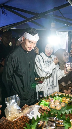 Verrell Bramasta on Instagram: "Di Purwakarta, menghabiskan waktu bersama warga kesayangan selalu punya cerita sendiri. Bisa hadir langsung, berbagi, saling mengenal, dan ngobrol langsung tanpa jarak, sambil melihat senyum para pelaku UMKM serta warga di sana, sudah menjadi kebahagiaan tersendiri bagi saya. Kalau menurut teman-teman, bahagia itu sesederhana apa, sih?"