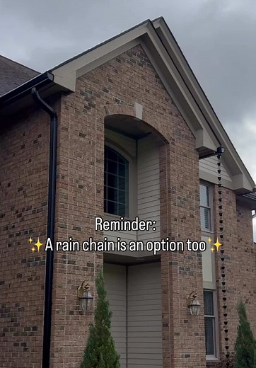 Did you know a rain chain can be an alternative to a downspout?🤩 Combining beauty & functionality and we LOOOOVE the result🛠️😤 #bluecollarlife #seamlessgutters #contractorsoftiktok #gutterinstallation #familyownedbusiness