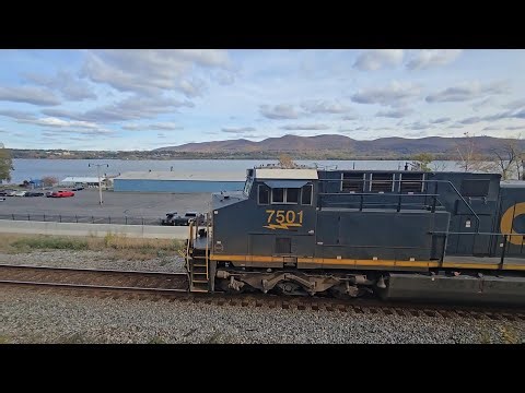 CSX 7501 Leads M410 Manifest train with a 1st gen K5LA at Newburgh NY