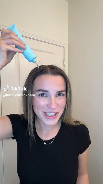 For sure the strangest and coolest thing I’ve put in my hair @AMAXY Haircares #dryshampoo #haircare #amaxybeauty #hairstyle #hairproduct