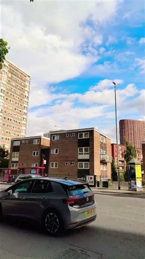 UK Street Views 🇬🇧 | Beautiful Clouds & City Life ☁️ #Shorts