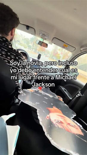 El unico que me ha quitado mi lugar adelante… No he he para mi kdkdkjd #michaeljackson