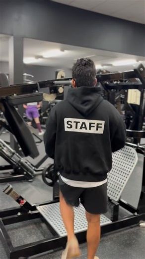 Here’s a quick tutorial on how to use our new Pendulum Squat Machine 🤩 1️⃣ Set up • Step onto the platform and position your shoulders firmly under the pads • Grab the handles and brace your core • Feet shoulder-width (adjust slightly forward/back to bias quads or glutes) 2️⃣ Unrack • Stand tall to take the weight • Release the safety handles • Stay tight through your midline 3️⃣ Squat • Sit straight down, letting the machine guide the path • Keep heels planted and chest tall • Control the bott