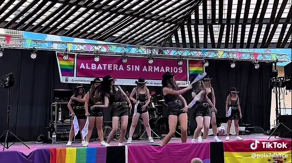 Y así de brutal cerramos el curso🔥 con nuestro nuevo show COWBOY🌵💨🖤 en la celebración del día del orgullo en Albatera🏳️‍🌈