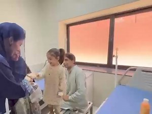 23K views · 2K reactions | Cutest video of the day! CM Maryam Nawaz shook hand with a little girl and asked if she knows how to do a high-five. The cutie immediately gave a high-five to the CM of Punjab. The twinkle in her eyes is priceless. | Maryam Nawaz Sharif | Facebook