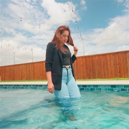 WetlookFashion on Instagram: "Check out Samantha's latest clip taking a fully clothed dip in the pool wearing a business jeans outfit. The full clip is available at wetlookfashion.umd.net #wetlook #wetclothes #swimmingfullyclothed #jeans #wetjeans #business #pooljump #wethair #latina #highheels #wetheels #underwater #underwaterphotgraphy #videography #dallasmodels #modelling #nasseklamotten #fashion #swimming #swimmingpool #piscina"