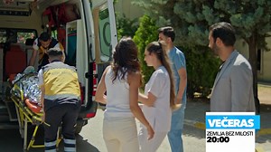 📺 Večeras u 20:00 na OBN TV – ne propustite seriju „Zemlja bez milosti“! Džihan, Kaja i Šahin kreću na opasan put u Siriju kako bi pronašli Hamadu. Sadakat krivi Aliju za Džihanovo hladno ponašanje prema njoj. Džihan uspijeva pronaći Hamadu i od njega dobija šokantno priznanje — Nadim je naredio Boranovu smrt. Kaja, van sebe od bijesa, odlazi da se obračuna s Nadimom. Drama kulminira kada Kaja i Nadim padaju niz liticu, ali obojica preživljavaju. Uprkos svemu, Kaja spašava Nadima i odvodi ga u 