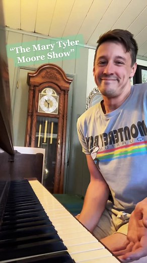 Mary Tyler Moore - Iconic Sitcom Star of the 1970s