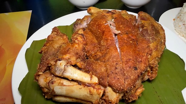 Trying Cebu’s Largest Crispy Pata – A Wild Filipino Feast!