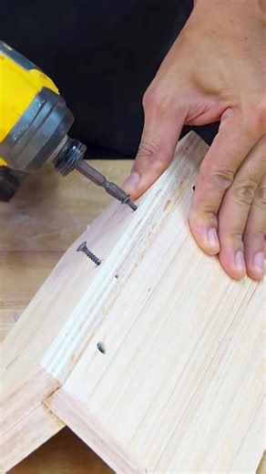 51K views · 242 reactions | Discover the art of woodworking with our comprehensive DIY Moxon Vise tutorial! This essential workbench tool will elevate your projects and enhance your craftsmanship. Get started today and transform your workspace! ️✨ part 2 #reelviral #facebookreelsviral #diy #handmade #art #homedecor #craft #design #doityourself #crafts #interiordesign #woodworking #love #smallbusiness #home #Wood | Carlos Madden | Facebook
