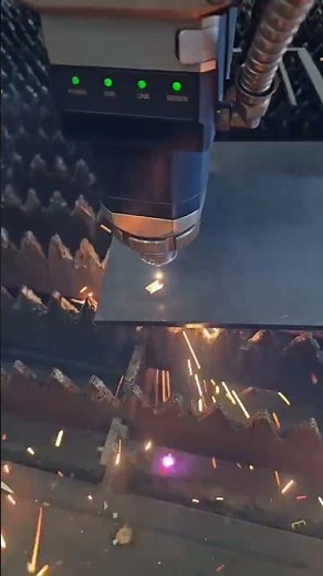 An up close look at how to Find Your Edge Before Cutting! 🦾 When using CypCut, one of the most