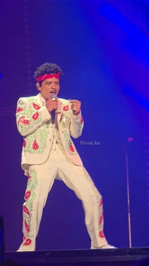 Bruno Mars dancing during Uptown Funk #brunomars #uptownfunk #concerts #dance