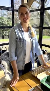 Mein erstes Tutorial. Passend zu Folge #2 des Homefarming-Podcast: Hier könnt ihr einmal zusehen, wie das mit der Tomatenanzucht aus Samen funktioniert. Alles weitere erfahrt ihr im Podcast. Ihr findet ihn (von meiner Seite kostenfrei) überall da, wo es Podcasts gibt - also auf Spotify (Link in Bio), Apple Music, Amazon, Deezer, Podtail etc. #Homefarming #Podcast #Tutorial #Tomatenanzucht | Judith Rakers