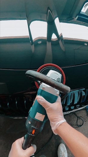 Turning dull into dazzling! See the transformation of your Car at Express Auto Wash as we revitalize your car with our premium Car body polish service. Get ready to shine! #expressautowash #carwash #carpolishing #sparklingfinish