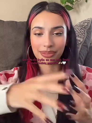 Kylie Cantrall Speaking Spanish in Venezuela | Red of Wonderland
