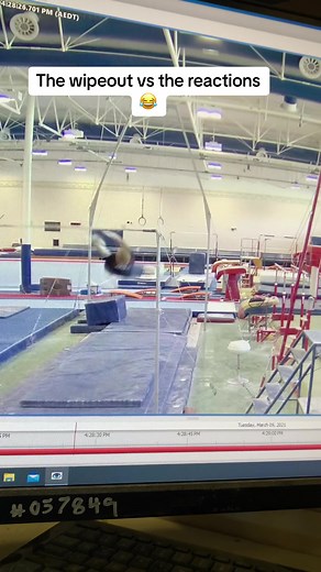 Walk it off 💀😬 #wipeout #gymnastics #gymnasticsbloopers #funny #fyp #viral #foryoupage #highbar #gymnasticstiktok #fail