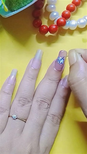 💅🌼 Easy Flower nail art at home 🏠#nailartdesigns #floralnails #shorts #trending #ytshortsviral