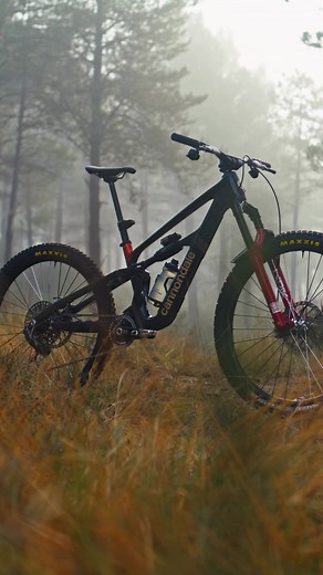 Introducing all-new Vivid and Super Deluxe. From bike park laps to enduro stages and the roughest downhill tracks, riders need predictability from their suspension. It’s what inspired our approach to the LinearXL air spring system in the all-new Super Deluxe and Vivid—delivering consistent, predictable performance across every millimeter of travel. By isolating and eliminating unwanted variance, Vivid and Super Deluxe are the most supple shock options on the market and offer unbeatable traction