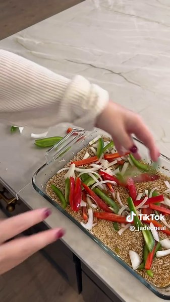 five minute dinner prep, sign me up🫡 this one is toddler friendly and so great for the busy baseball nights. We love a good family friendly meal and bonus points when it's quick and easy! Follow along for more family friendly dinner ideas 🫶 FAJITA CHICKEN RICE BAKE: Chicken seasoned with fajita seasonings and cut into strips 1 red 1 green bell pepper 1/2 onion 1 can chicken broth 2 cups minute rice 1/2 packet fajita seasoning of choice Shredded Cheese Tortillas toppings of choice add rice, chi