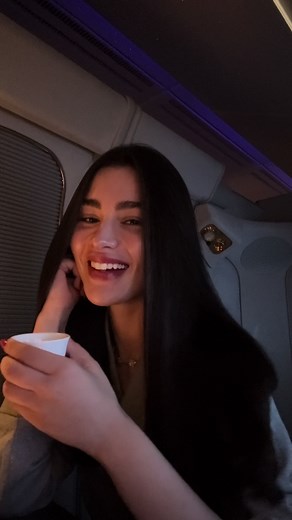 اكثر مكان تتجمع في البكتيريا والجراثيم هي الطيارات فدايما احرصي ان معاج منتجات العنايه بالبشره، معقم وعمرج لا تنامين بالمكياج خصوصا في رحلة طويله يا ملكة انتي👸🏻🍰🎀🌸🧿🫦 #الشعب_الصيني_ماله_حل😂😂 #اغوى_كويتيين🇰🇼 #الكويت #dubai #rawanbinhussain #rawan #روان_بن_حسين #london #يا_عيون