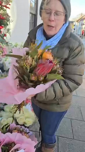 Busy busy morning in Holt today Be sure to visit us on the High st Norfolks of Holt for all your Fresh Produce and cut Flowers #norfolkfinestgreengrocer #norfolksofholt #christmasinholt #shoppinginholt #shoppinginnorfolk #Christmas #norfolk #norfolk #holt #norfolksfinest #loveholt #lovenorfolk | Norfolks of Holt