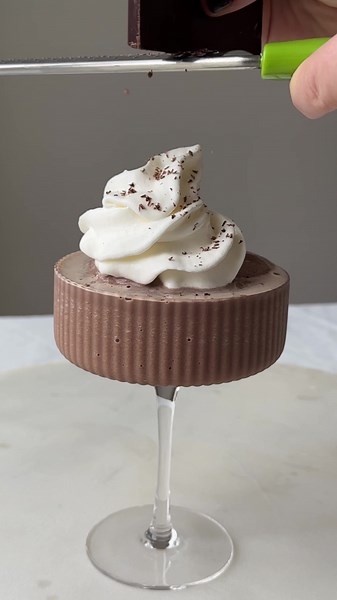 Sometimes you just want a frozen chocolate martini! It’s rich, chilled and decadent 🍫 Recipe: ● 4 c. (or more) ice ● 4 oz. Baileys ● 3 oz. vodka ● 1/2 c. hot chocolate mix/ chocolate powder ● Whipped cream and chocolate shavings, for serving Instructions: 1. Add baileys, vodka, chocolate powder and ice into a blender 2. Blend until smooth 3. Pour into a cocktail glass 4. Add whipped cream 5. Garnish with dark chocolate shavings on top #chocolate #martini #recipe #cocktails