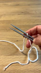 Judy’s Magic Cast-On Most commonly used for seamless sock toes when #knitting toe-up socks in combination with the magic loop method 🧦🧶 However, you can also use it as a provisional cast-on, if you leave one set of stitches on hold 😉 #knitting | Annaplexis