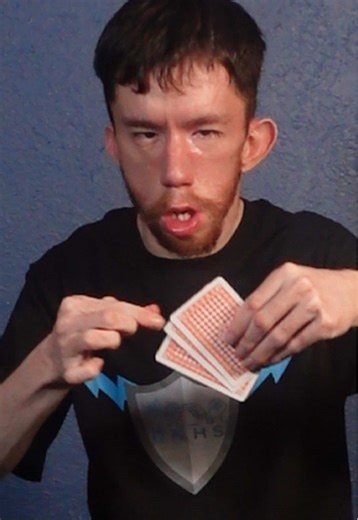 Follow the Rabbit! 🐇🎩 #fyp #magic #cardtrick @fantasmaToys | Card Magic Tricks