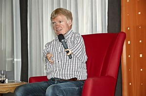 Matthias Berg spricht im Pflegeheim Berkheim über seine Behinderung als Ansporn für sein Leben: Matthias Berg meistert viele Hürden - Esslinger Zeitung