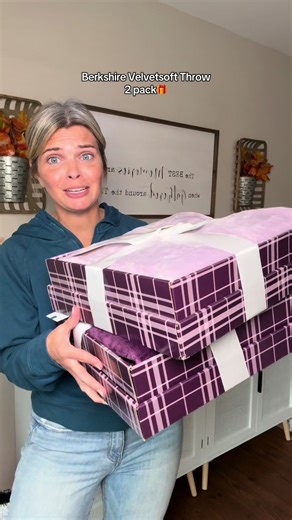 These Berkshire throws are the perfect gift and already come beautifully wrapped! #berkshire #oversizedblanket #qvc #superbranddaybfcm #easygiftidea