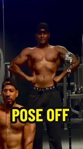 Gym Mirror Selfie Poses for Bodybuilders