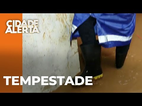 Tempestade: chuvas causam destruição em Curitiba; Cidade Alerta mostra os estragos