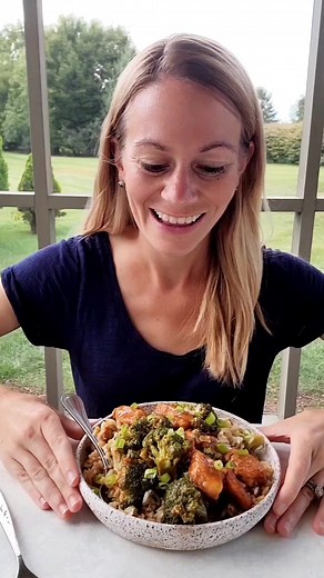 This Crispy Orange Chicken and Broccoli features crispy chicken, tender broccoli, and a delicious zesty orange sauce. The sauce is packed with flavor, which is why this dish has extra sauce. Serve this over steamed rice and green onions for a delicious meal. The full recipe can be found on my blog simplecookingwithpep.com. Search Crispy Orange Chicken and Broccoli. Here are a few tips: The chicken is coated in a blend of spices. It is important to toss the chicken with the spices first to make s