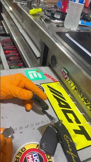 How to replace the battery in a VW Touareg key fob.