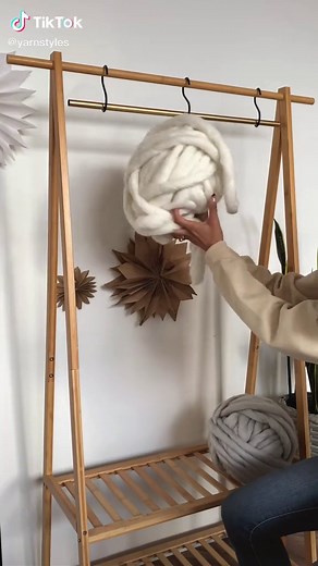 DIY Chunky Yarn Wall Hanging Tutorial