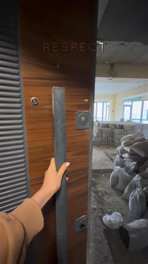 Անշարժ գույքի վաճառք և վարձակալության on Instagram: "Վաճառք🗝️կոդ S2001📲+374 91 884 000 📍Կարապետ Ուլնեցի 📐86քմ, 3սենյակ 🏢Գոգոլ Պլազա էլիտար նորակառույց շենք • Շենքի տանիքում բնակիչների համար նախատեսված է շքեղ նախագիծ՝ մեծ լողավազանով և տեռասայով, որտեղից բացվում է հիասքանչ տեսարան դեպի մայրաքղաք Երևան։ Հիանալի ընտրություն է ինչպես բնակավելու, այնպես էլ ներդրում կատարելու համար։"