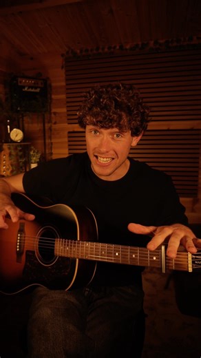 How to play Wonderwall – easy guitar lesson