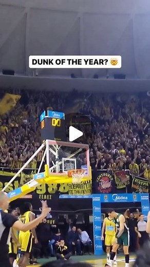 Eurohoops.net on Instagram: "🤯🏀 IS THIS THE DUNK OF THE YEAR SO FAR? 🔥 Aris’ fans created a raucous atmosphere as their team faced Panathinaikos at home for the Greek Basketball League. #basket #basketball #dunk"