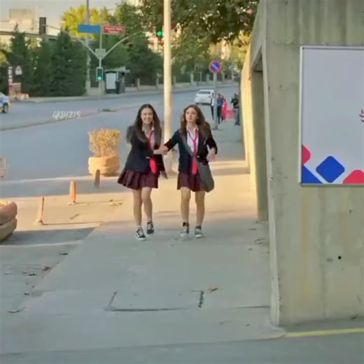 Duynbeni Escuchame.. #series #movieclips | Development Creativo