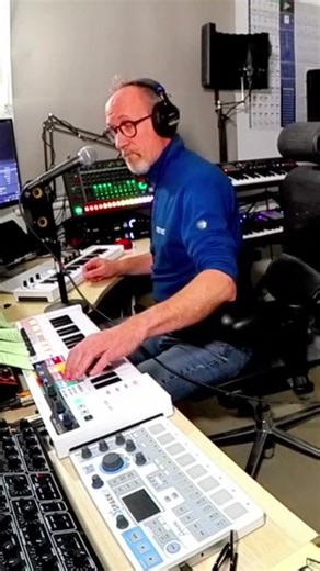 MIDI Sequencing 4 synths with Keystep Pro #midi #arturia