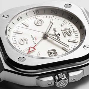 The white tint of this new BR 05 GMT has silver reflections, very slightly pearly and its matt finish is both subtle and sophisticated. #BR05 #BR05GMT #BRmanifesto #timeinstrumentsforurbanexplorers #timeinstruments #travel #fromthecockpittothewrist | Bell & Ross
