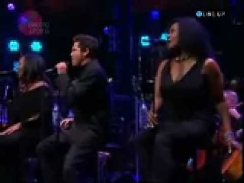 BURT BACHARACH (Live) - A HOUSE IS NOT A HOME