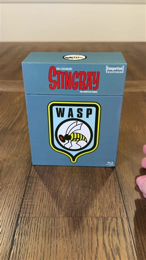 Stingray: The Complete Series (1964) – Imprint Television #32 [Blu-ray] All 39 episodes are included in this special collection, plus both compilation films in HD. 7-DISC BLU-RAY SET 150-page hardcover booklet in Limited Edition Hardbox packaging. 1500 copies only. Special Features: • NEW Audio commentary on Plant of Doom by Stingray comic author Graeme Bassett and Andersonic editor Richard Farrell • NEW Audio commentary on The Big Gun by Stingray comic author Graeme Bassett and Andersonic edito