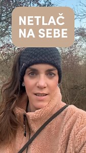 Ostatní chválíme, sebe ne. Ostatní povzbuzujeme, sebe ne. Na ostatní jsme hodní a na sebe tlačíme. Tak teď se zaměř na sebe! Buďte k sobě laskaví! #tlak #budnasebehodny #budnasebehodna #mafakouc #zmena | Markéta Laskavá Koučka