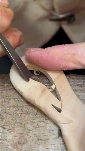 The process of scraping wood using special tools neatly by a craftsman