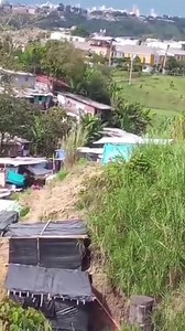 #DenunciaCiudadana "Hace aproximadamente 2 meses se empezó a montar una invasión en un terreno abandonado por la alcaldía de Pereira en el sector entre perla del sur y la vía condina, esa gente ha destruido una reserva ecológica que había allí y a pesar de las denuncias la alcaldía no hace nada, cada día levantan más cambuches con robo de la red eléctrica que genera riesgo de incendios además que las basuras que están generando traen roedores y plagas. Esta gente tiene la costumbre de robar tier