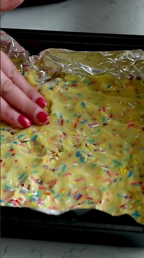 Easy Funfetti Gooey Bars with Sweet Center Surprise! LINK IN DESCRIPTION #recipe #shorts
