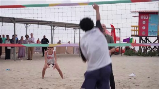 Prince William plays beach volleyball in Rio during royal visit