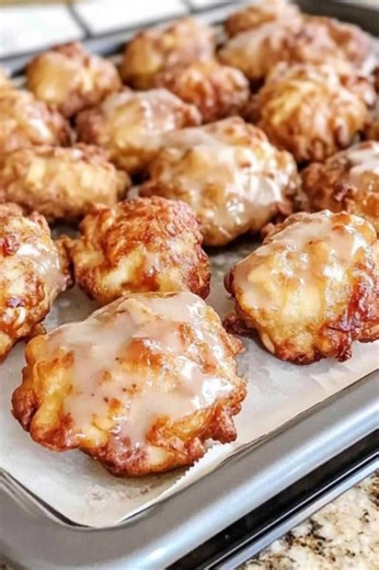 Baked Apple Fritters (Quick & Easy) Ingredients: 2 cups chopped apples (peeled) 1 cup flour 1/3 cup sugar 1 tsp baking powder 1/2 tsp cinnamon 1/4 tsp salt 1/2 cup milk 1 egg 1 tsp vanilla extract Must express something to keep getting my recipes.... Thank you. Recipe in the first (C.O.M.M.E.N.T) Voir moins | The Hidden Recipe